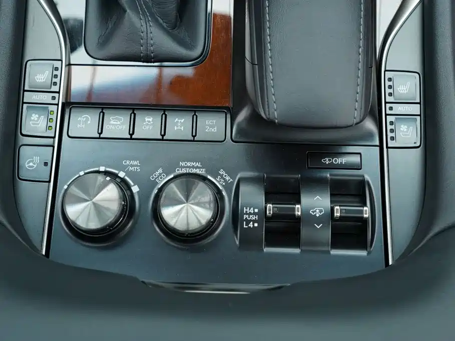 Lexus LX — миниатюра 24