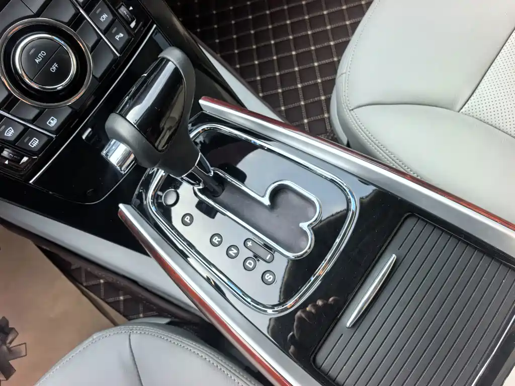 Hongqi Hongqi H7 — миниатюра 12