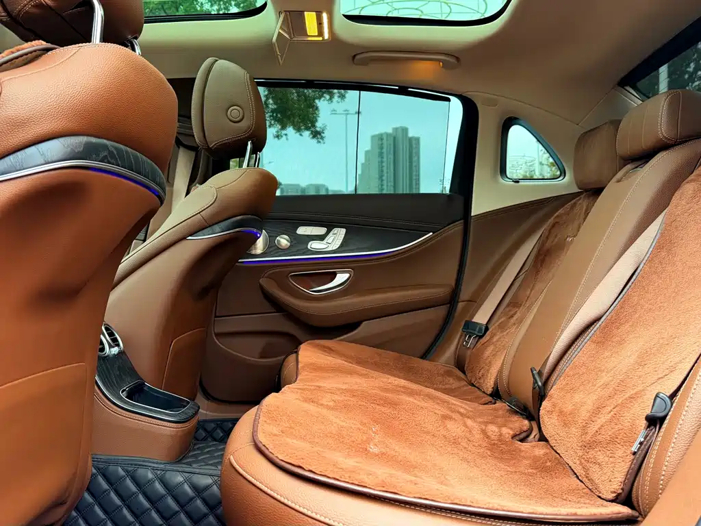 Mercedes-Benz E-Class — миниатюра 5