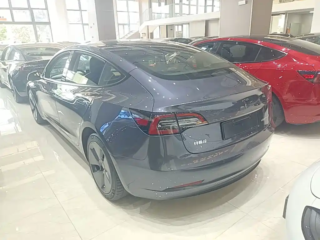 Tesla Model 3 — миниатюра 5