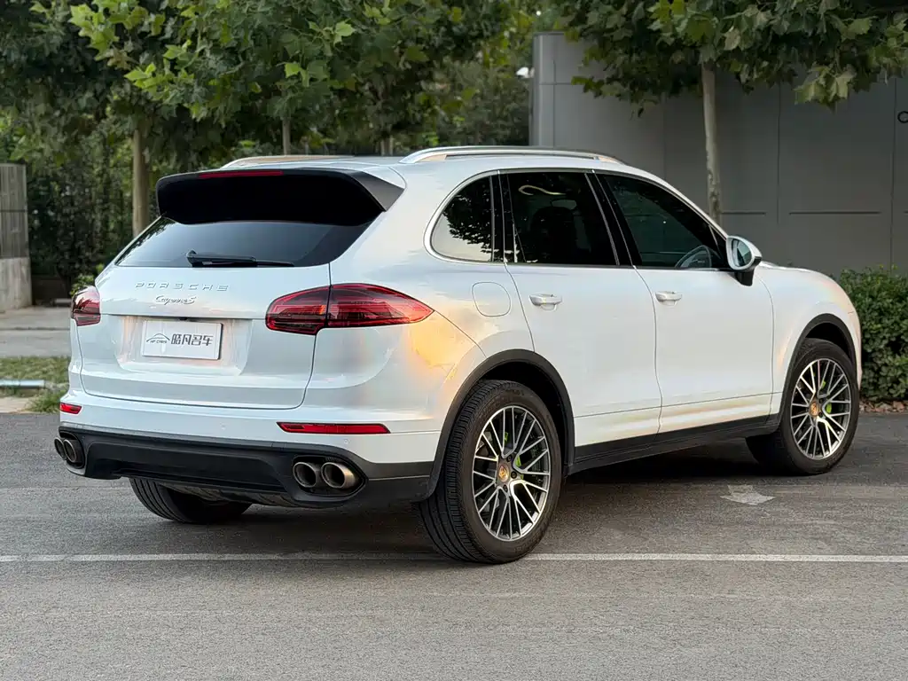 Porsche Cayenne — миниатюра 3
