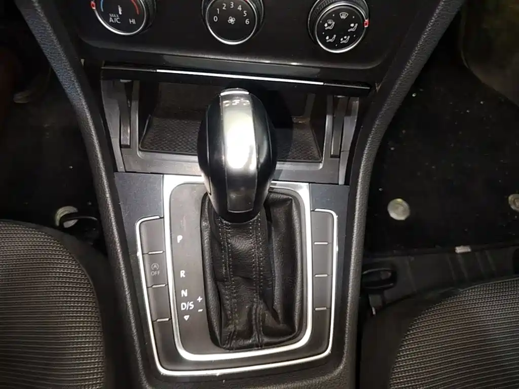Volkswagen Golf — миниатюра 14