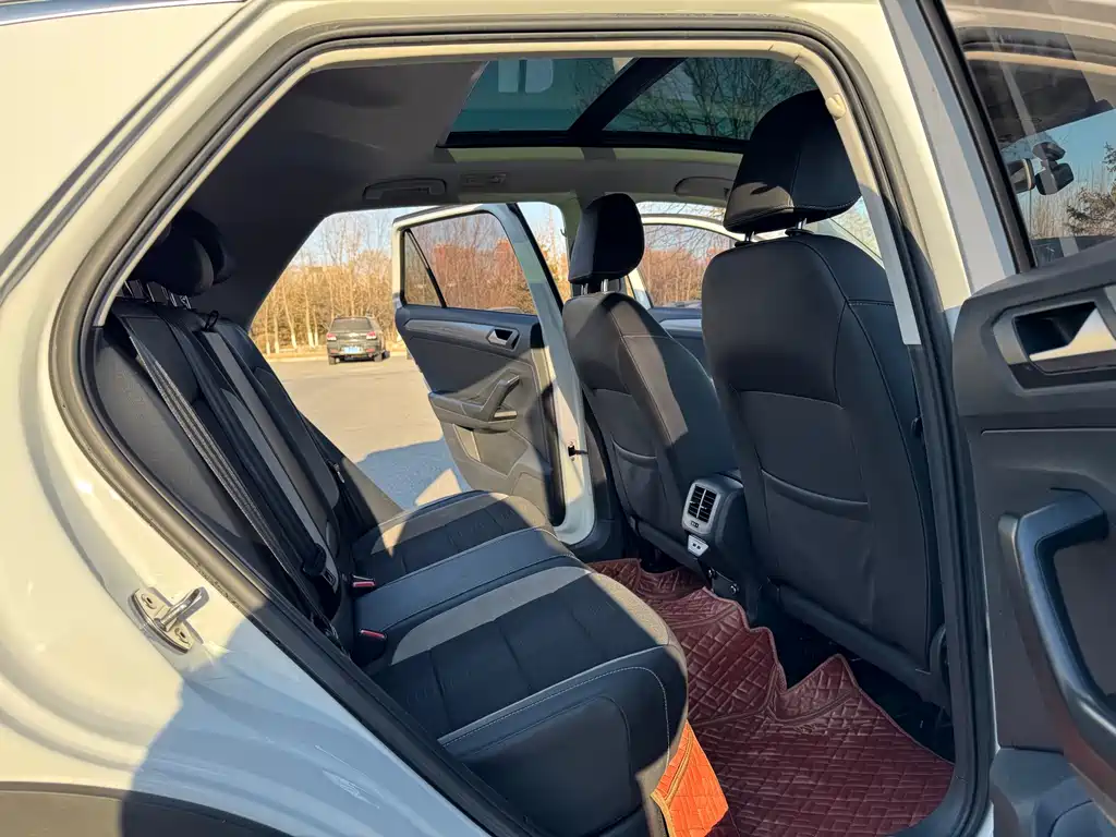 VOLKSWAGEN T ROC EXPLORING SONGS