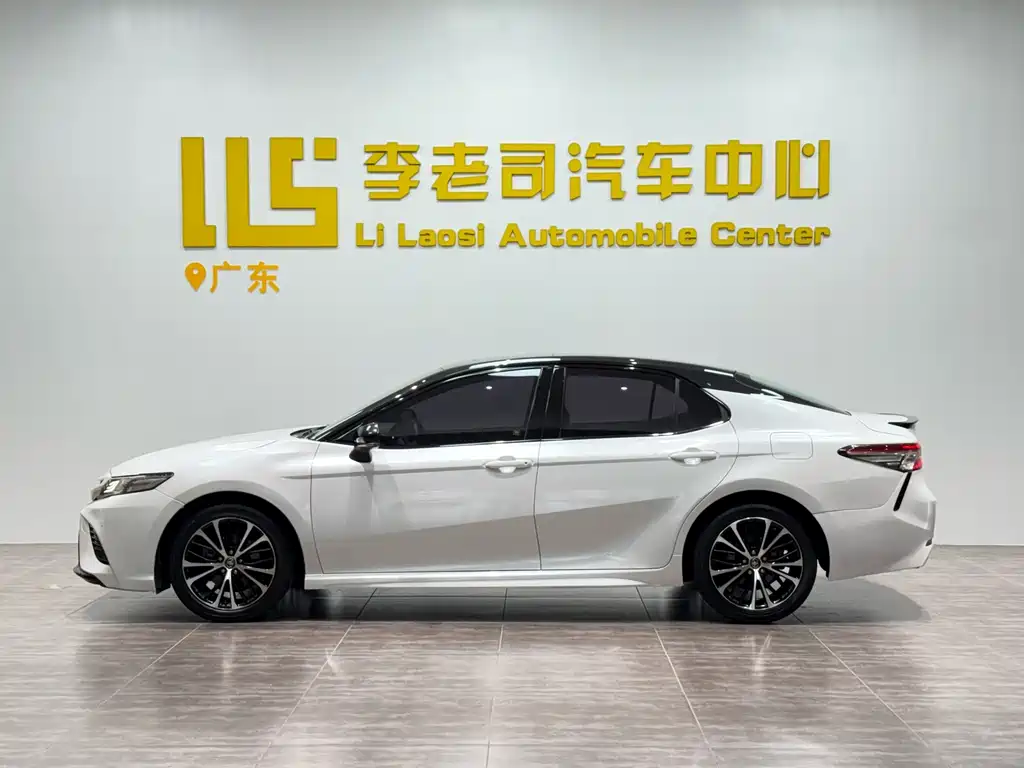 Toyota Camry — миниатюра 4