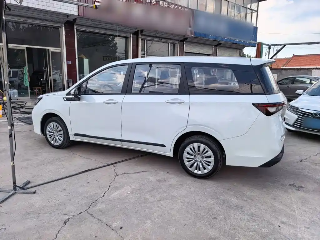 Wuling Jiachen 2022 1.5L MT Elite