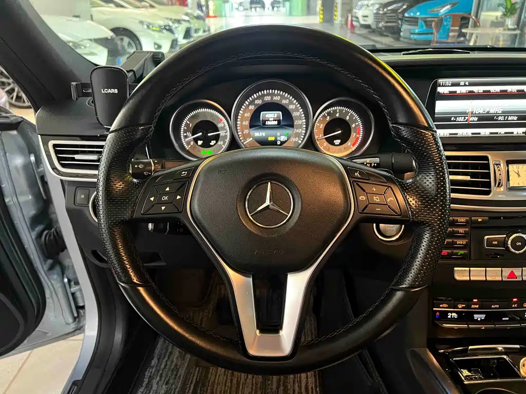 Mercedes-Benz E-Class — миниатюра 9