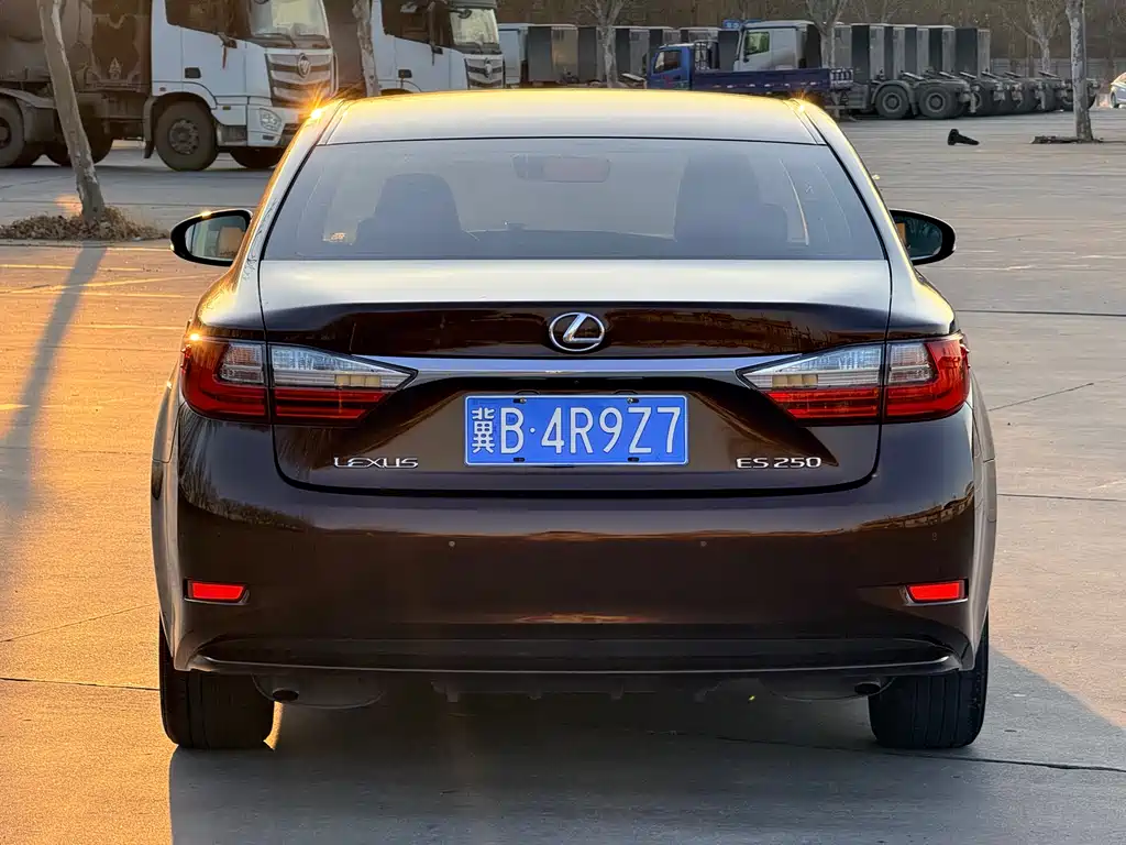 LEXUS ES