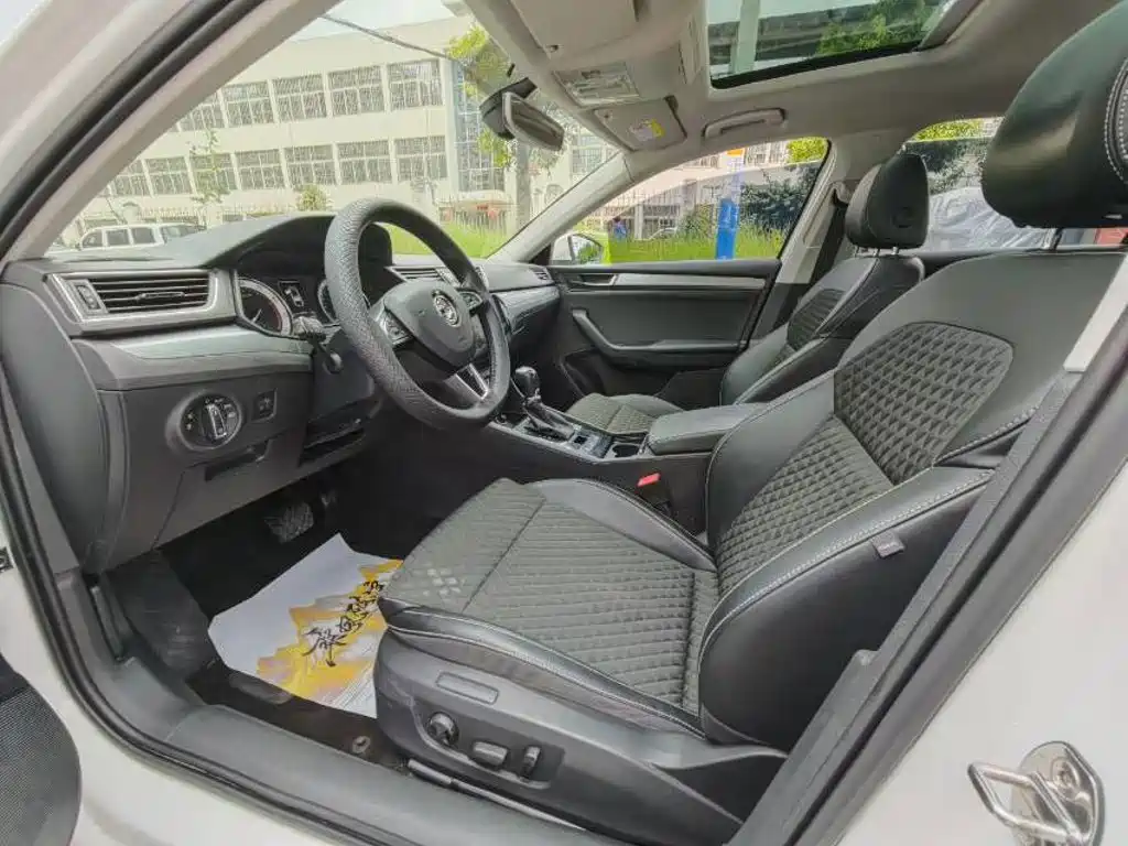 Skoda Superb — миниатюра 4