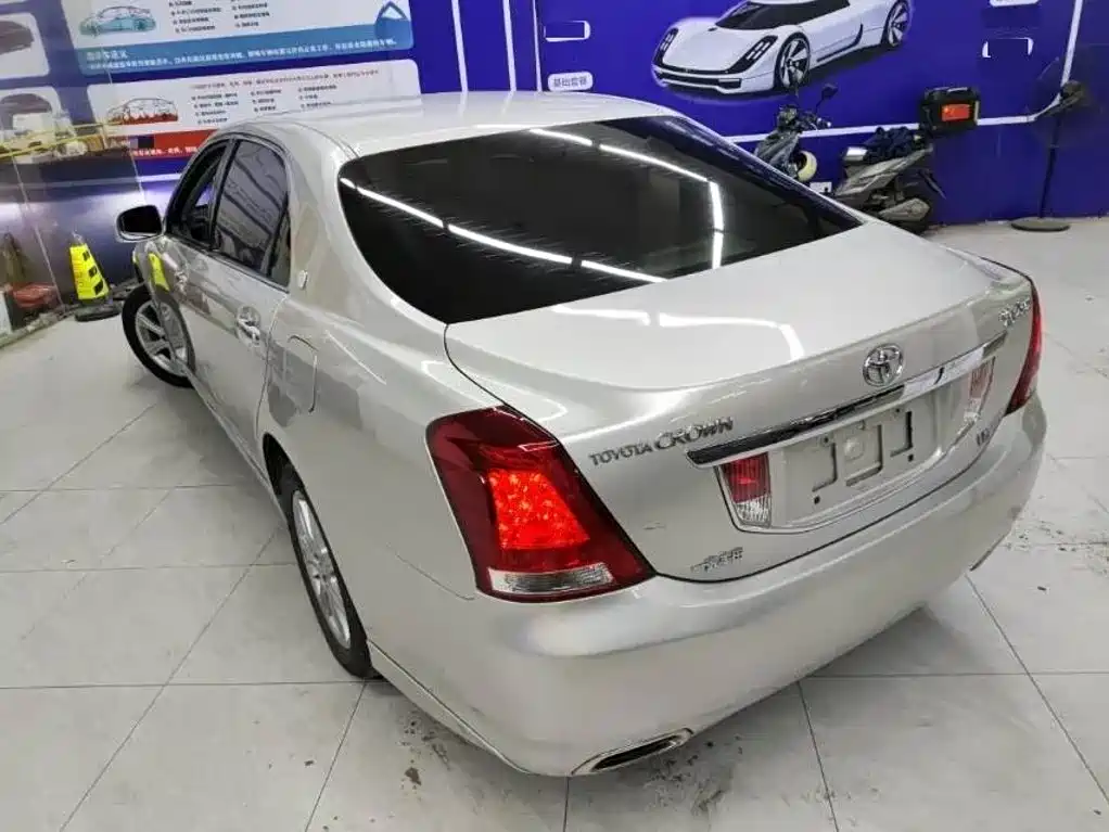 Toyota Crown — миниатюра 4