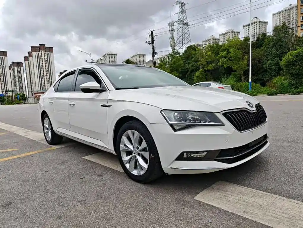 Skoda Superb — миниатюра 3
