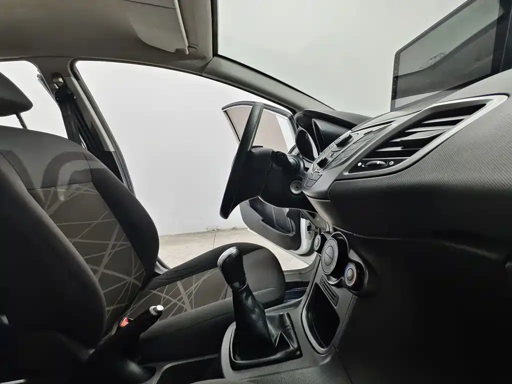 Ford Fiesta — миниатюра 14