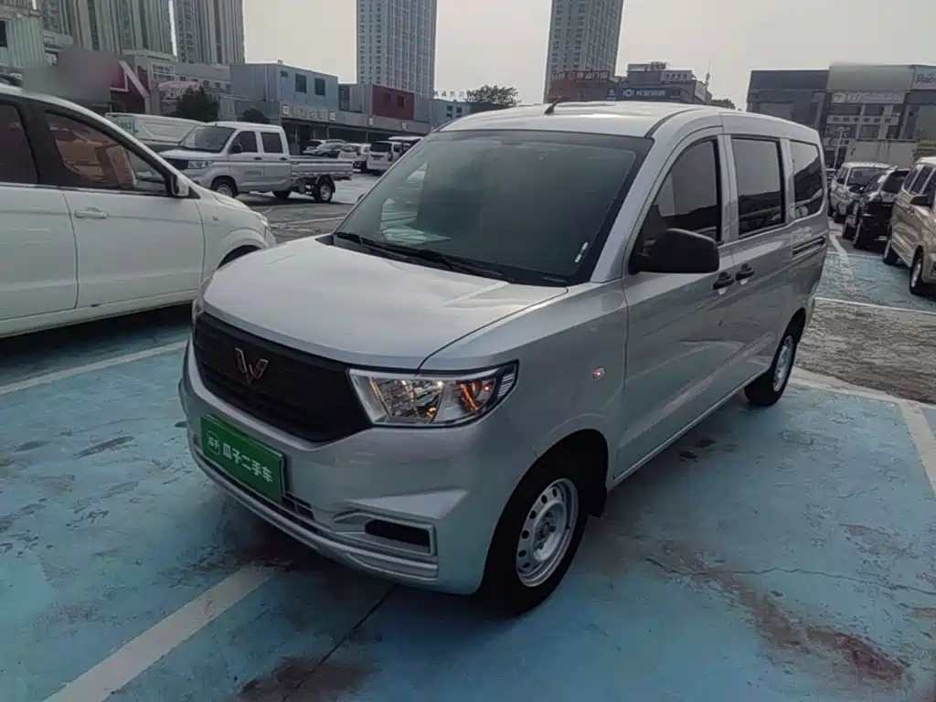 Wuling Hongguang V — миниатюра 2