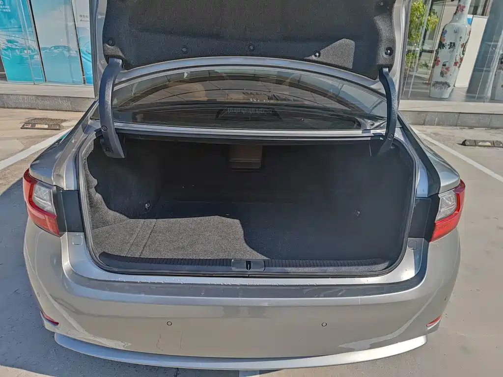 Lexus ES — миниатюра 7