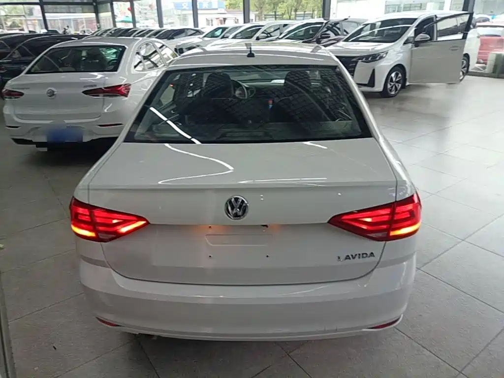 Volkswagen Lavida — миниатюра 6