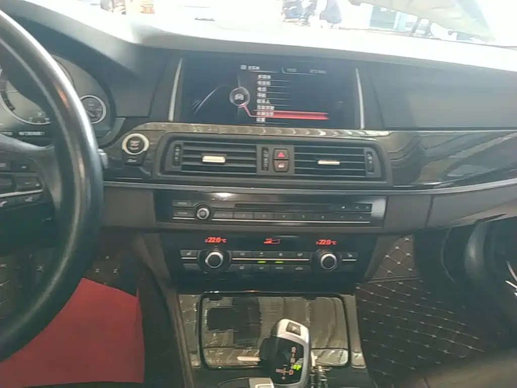 BMW 5 Series — миниатюра 13