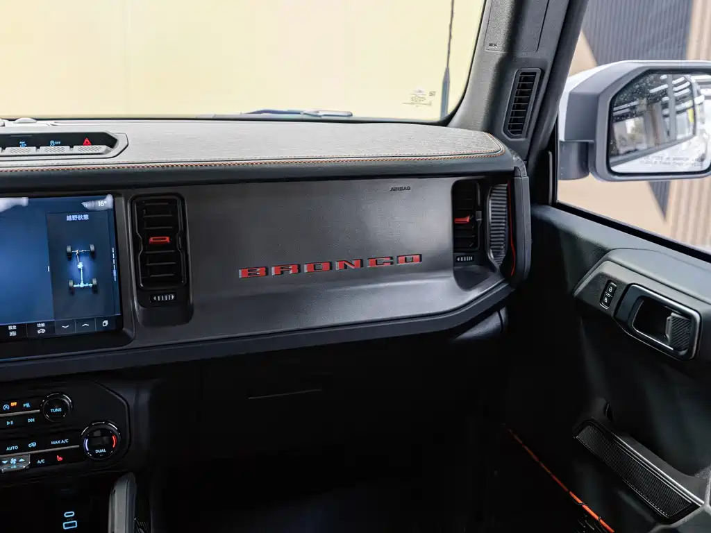 Ford Bronco (Import) — миниатюра 11