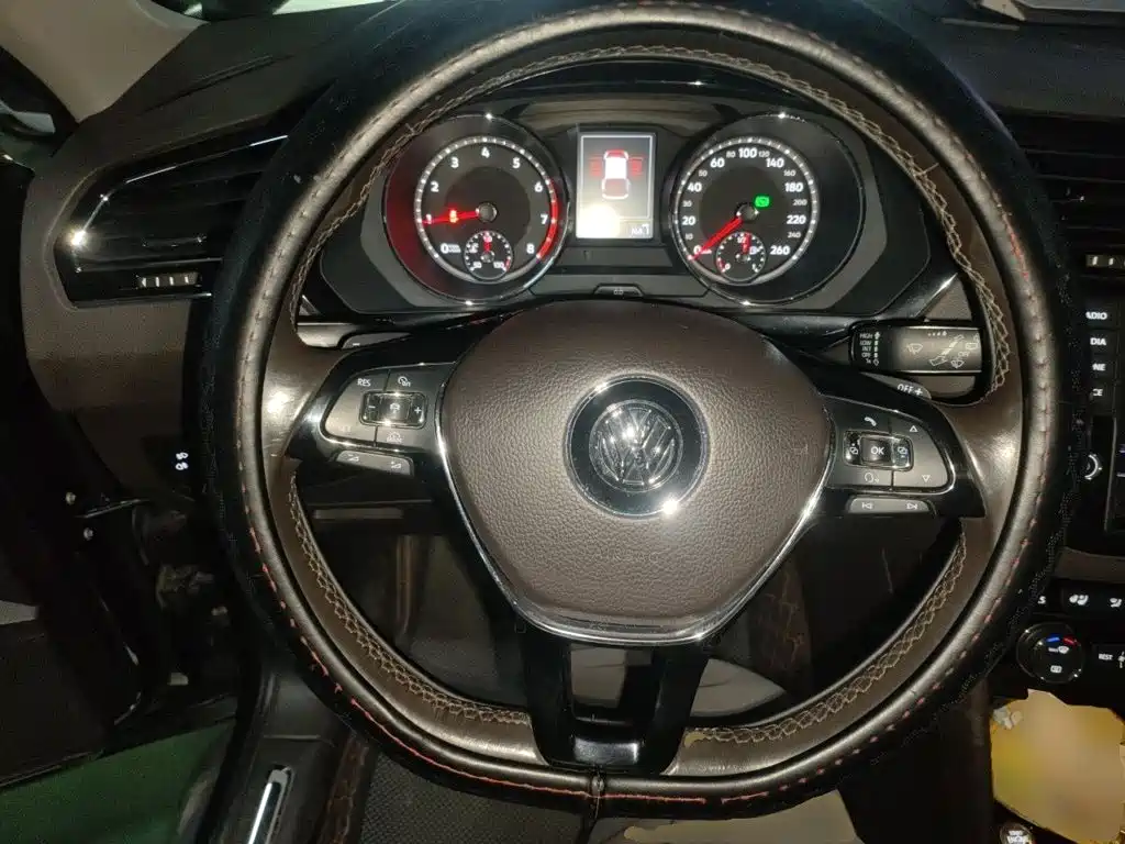 Volkswagen Tiguan L — миниатюра 6