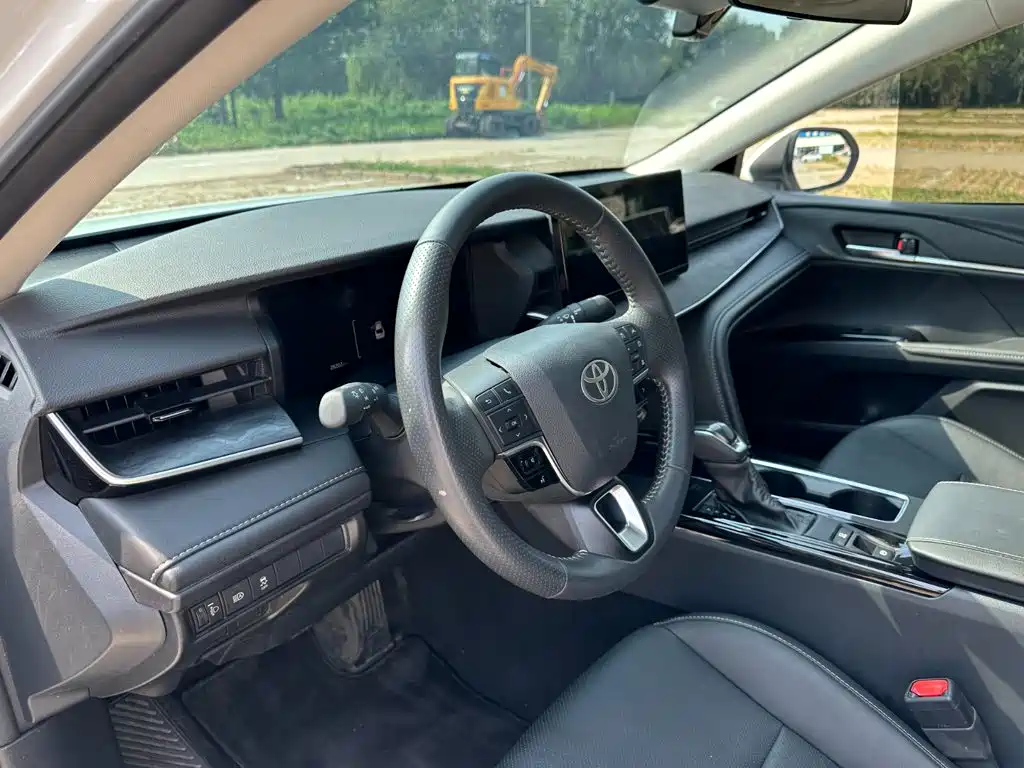 Toyota Camry — миниатюра 13
