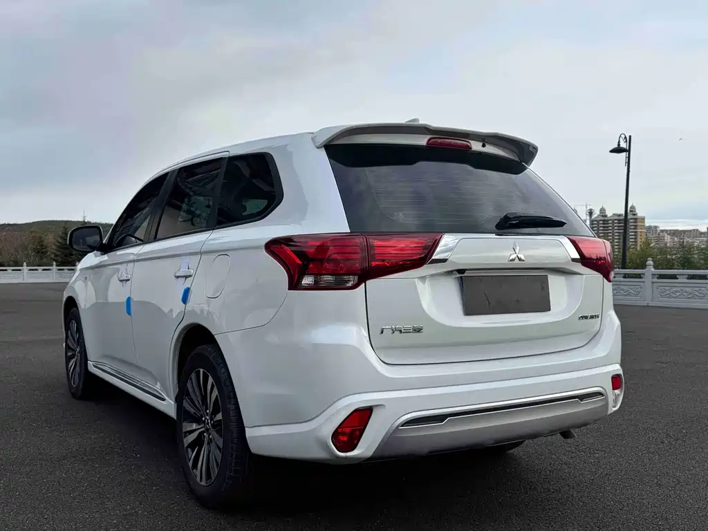 Mitsubishi Outlander — миниатюра 4
