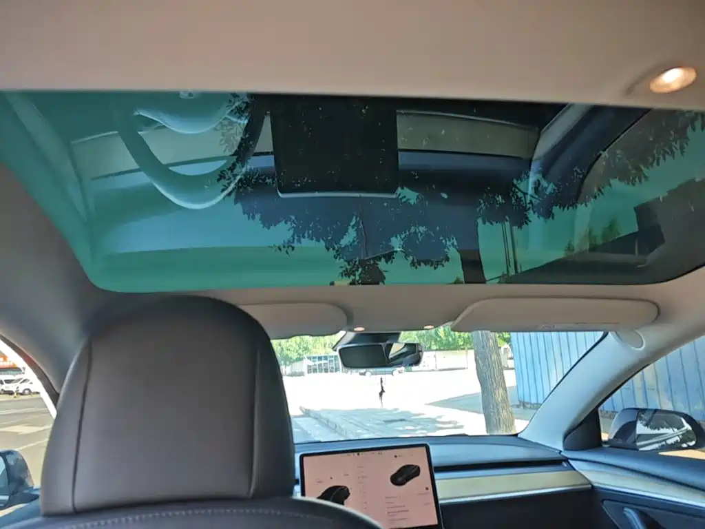 Tesla Model 3 — миниатюра 18