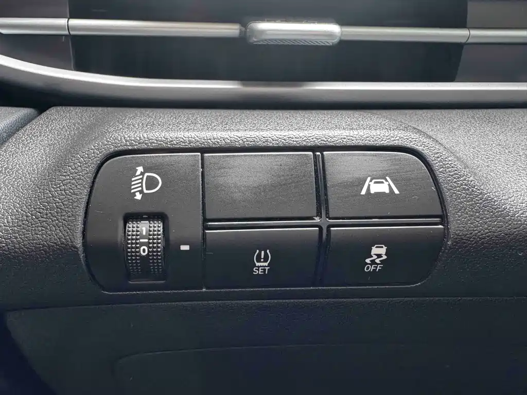 Hyundai Elantra — миниатюра 11