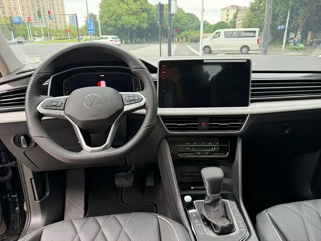 Volkswagen Tiguan L — миниатюра 6