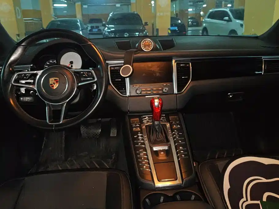 Porsche Macan — миниатюра 12