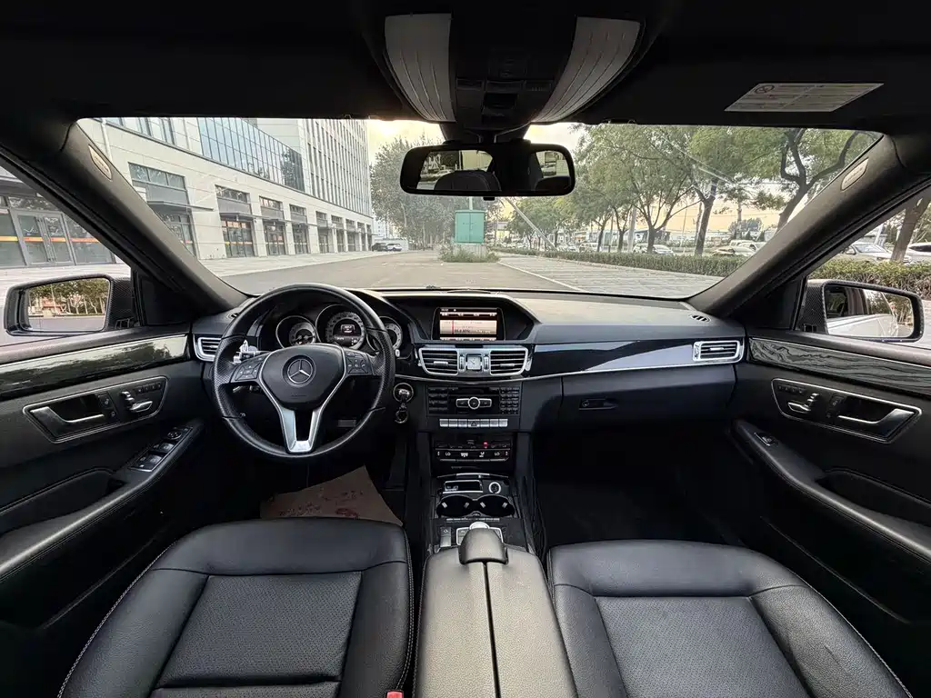 Mercedes-Benz E-Class — миниатюра 9