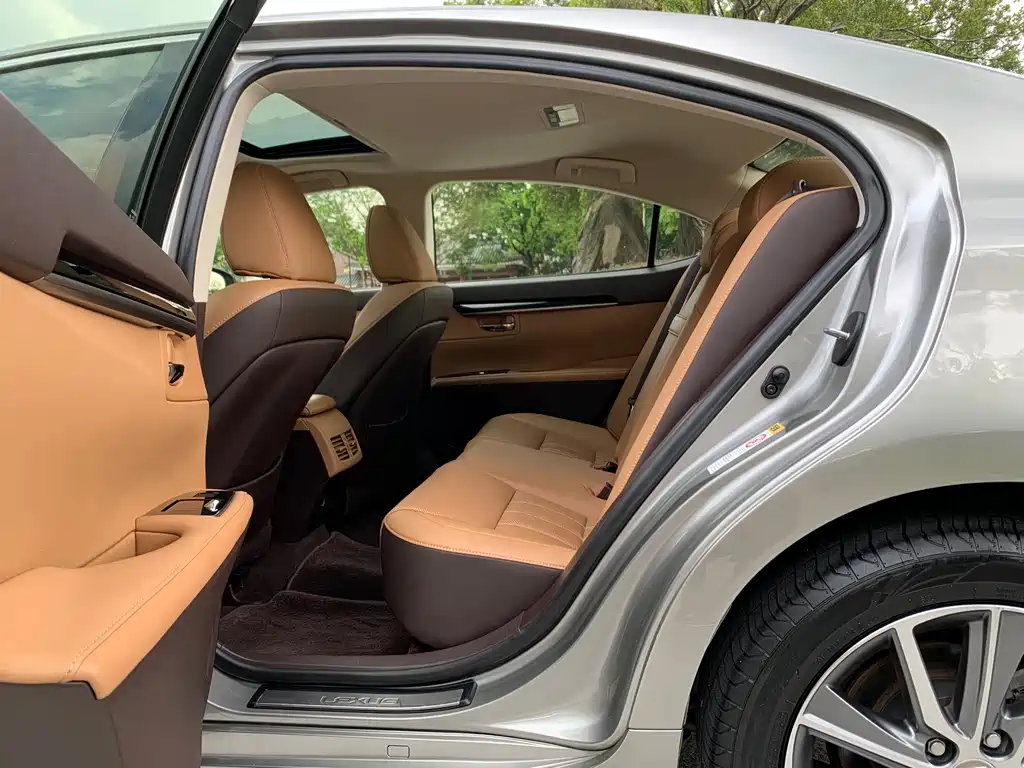 Lexus ES — миниатюра 5