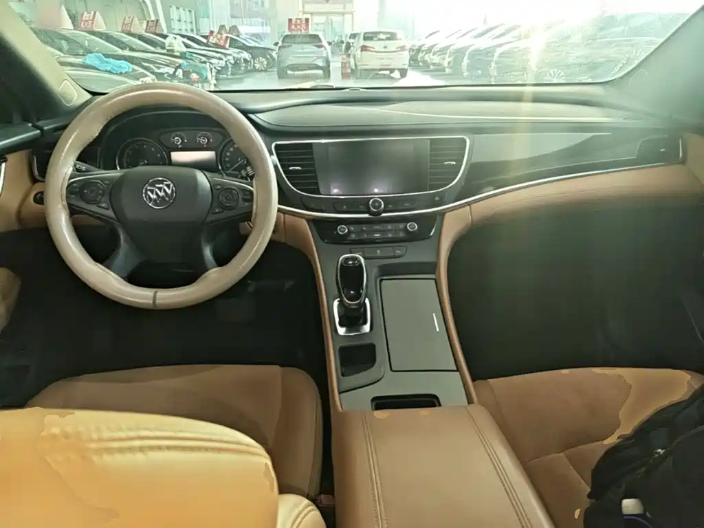 Buick LaCrosse — миниатюра 10