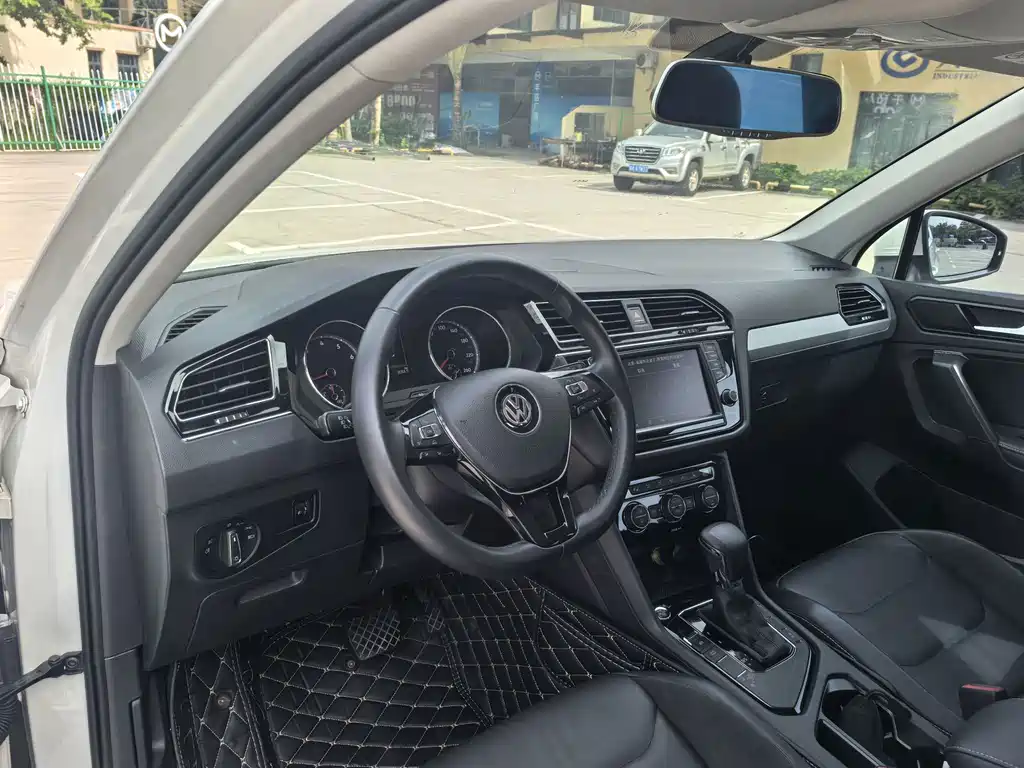 Volkswagen Tiguan L — миниатюра 13