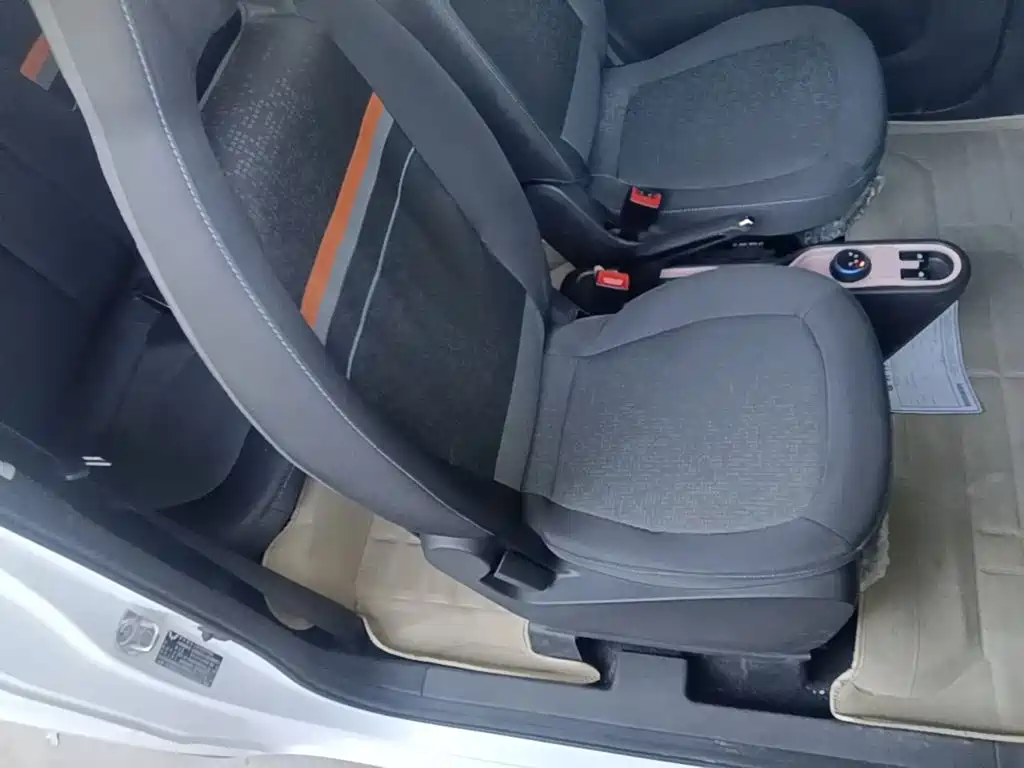Wuling MINIEV — миниатюра 25