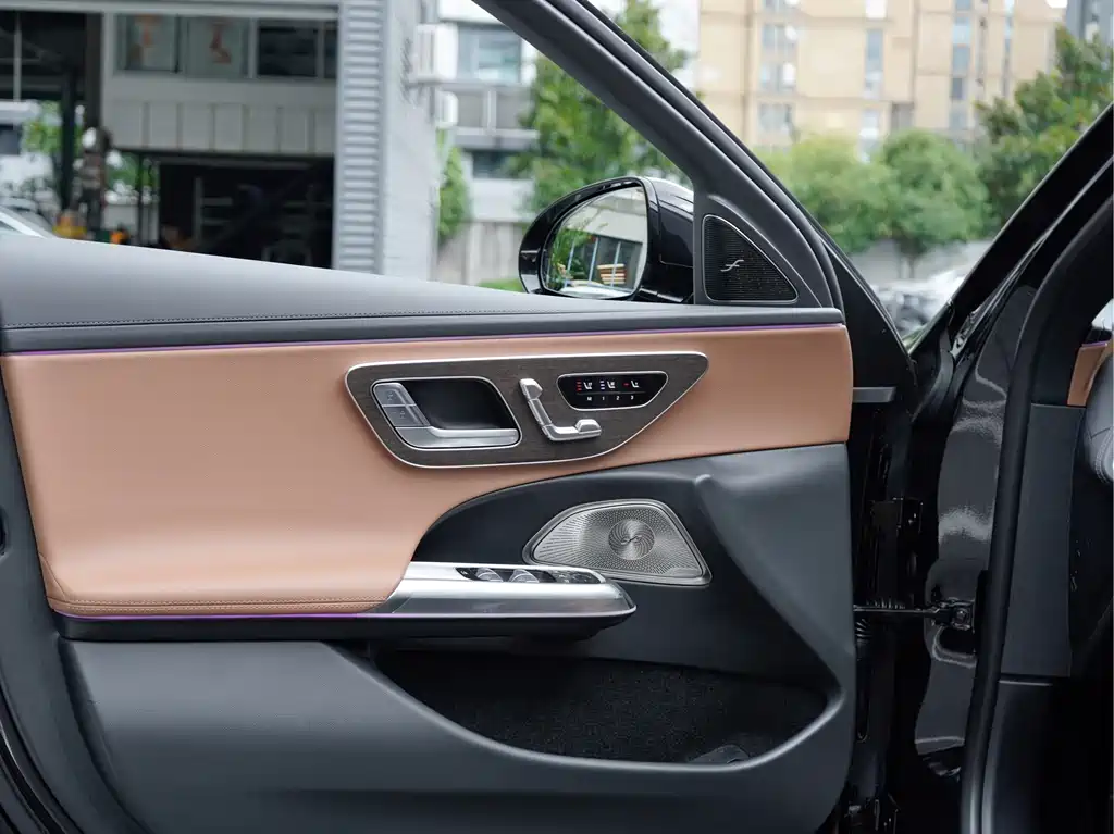 Mercedes-Benz E-Class — миниатюра 13