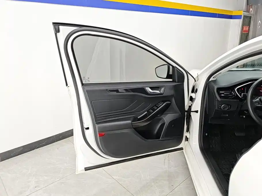 Ford Focus — миниатюра 7