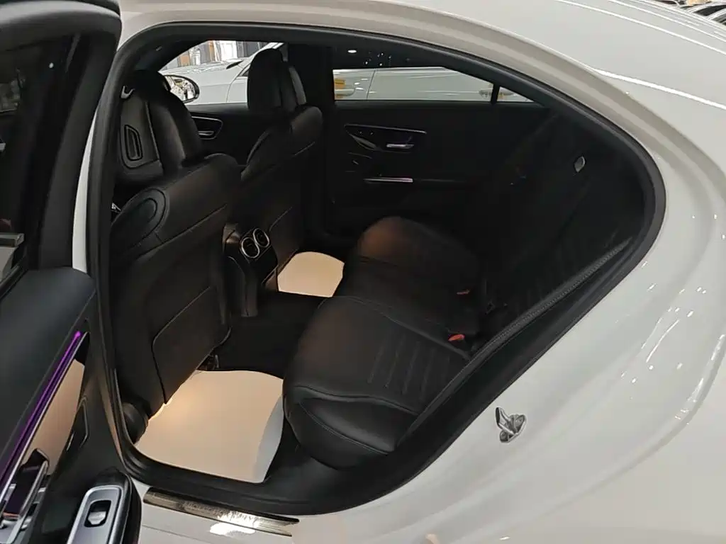 Mercedes-Benz C-Class — миниатюра 17