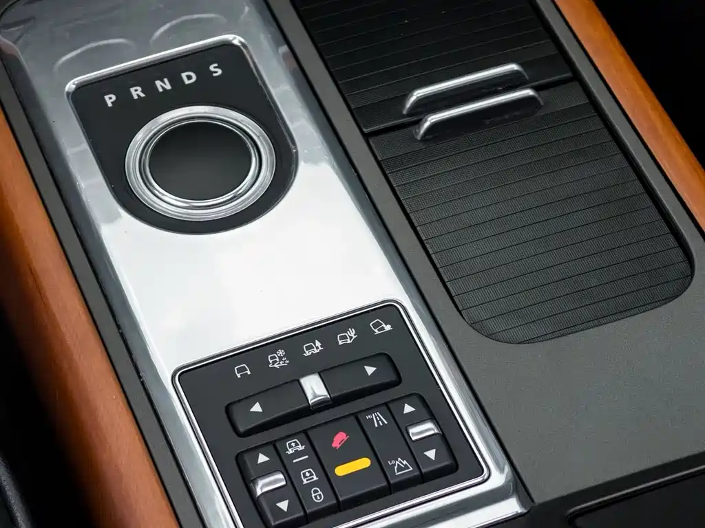 Land Rover Range Rover — миниатюра 17