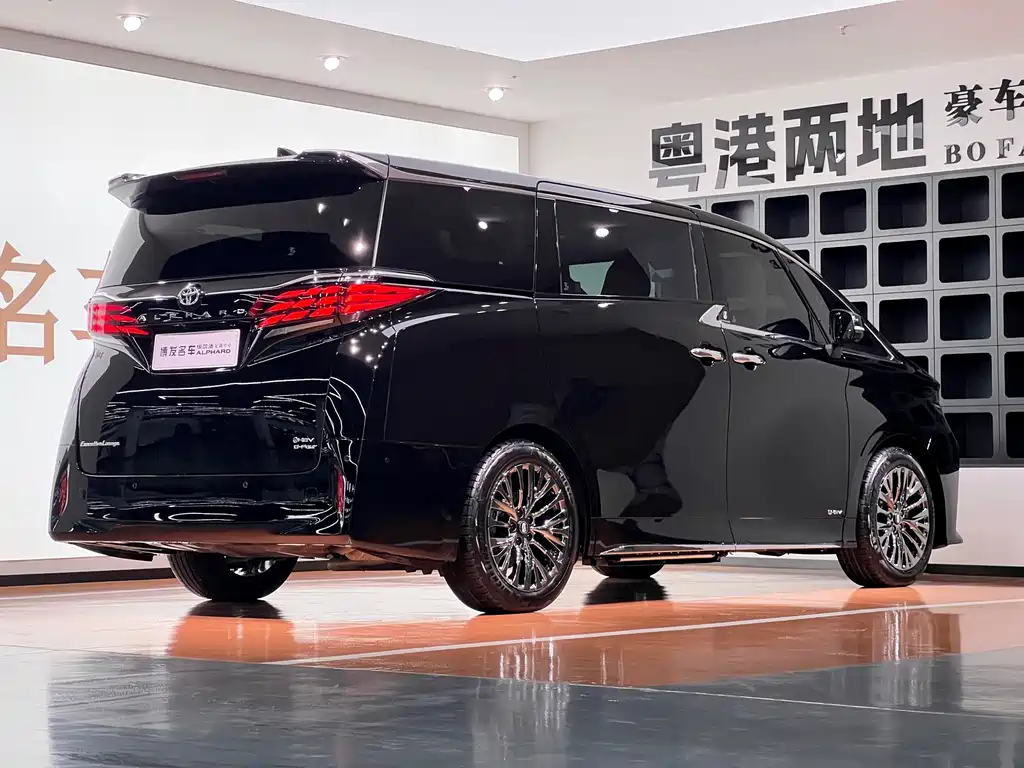 Toyota Alphard — миниатюра 6