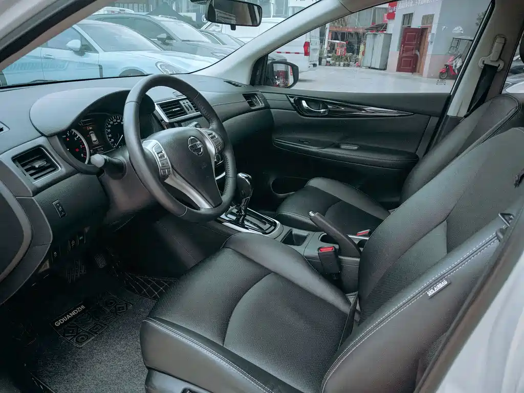Nissan Tiida — миниатюра 4