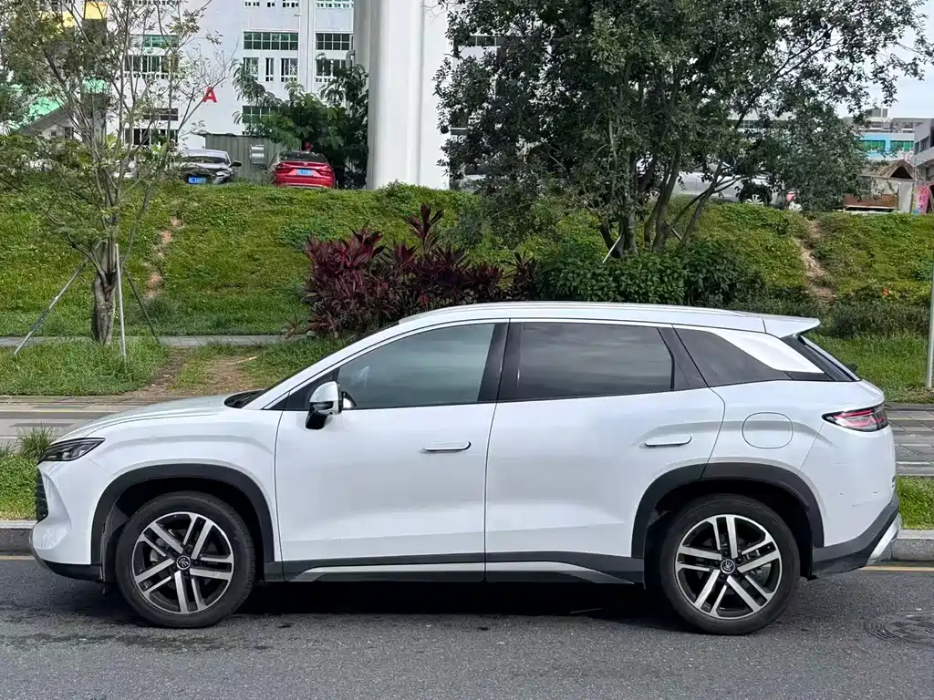 BYD L DM-i — миниатюра 4