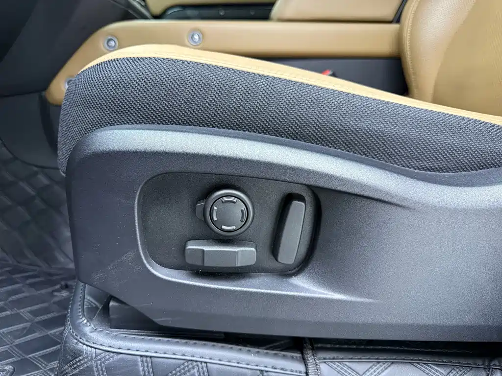 Land Rover Defender — миниатюра 17