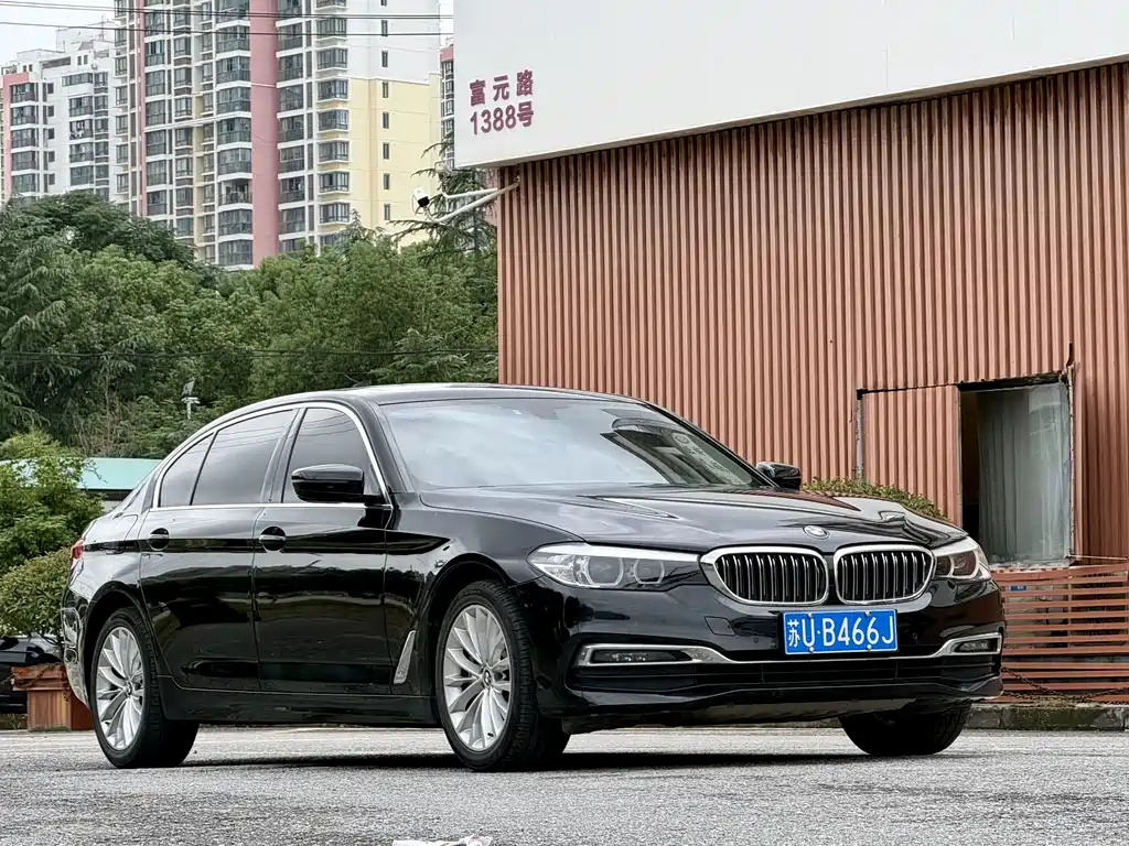 BMW 5 Series — миниатюра 14