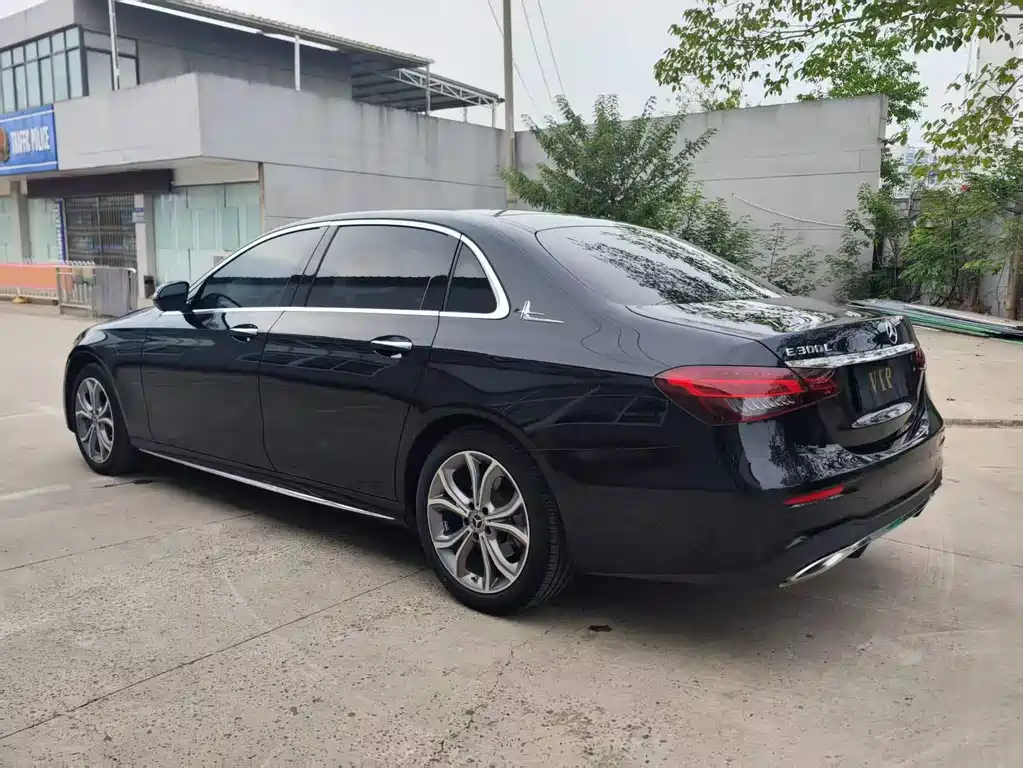 Mercedes-Benz E-Class — миниатюра 5