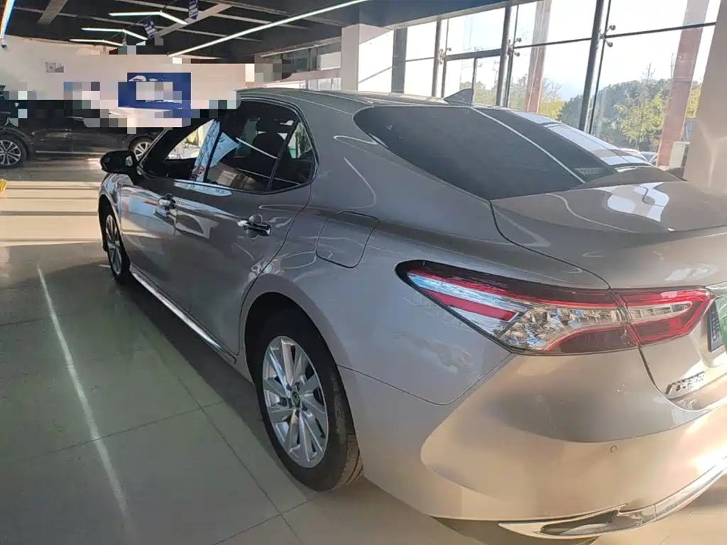 Toyota Camry — миниатюра 5
