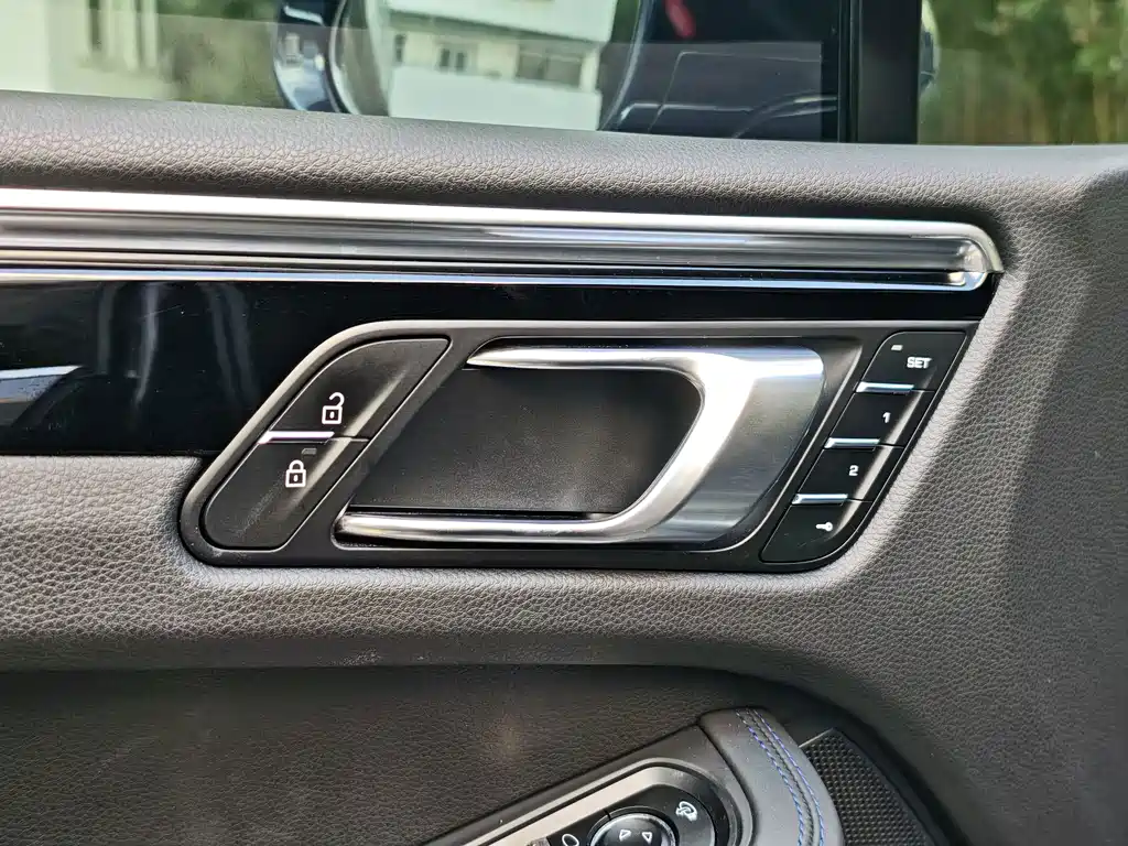Porsche Macan — миниатюра 12