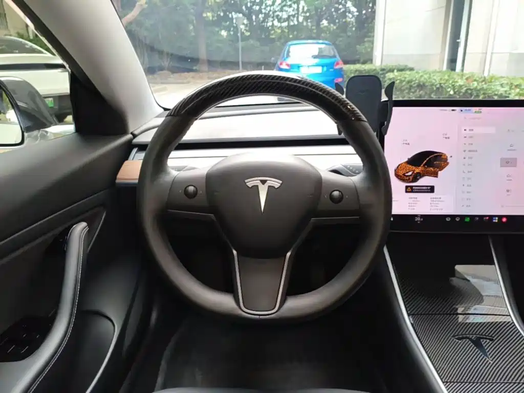 Tesla Model 3 — миниатюра 11