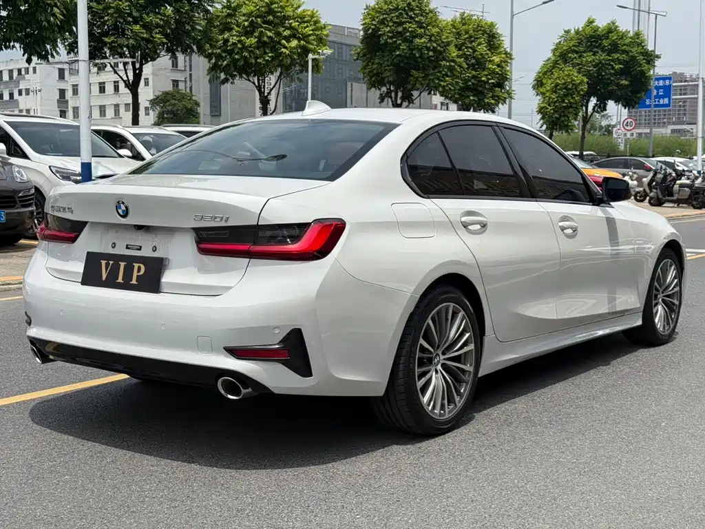 BMW 3 Series - фото 9