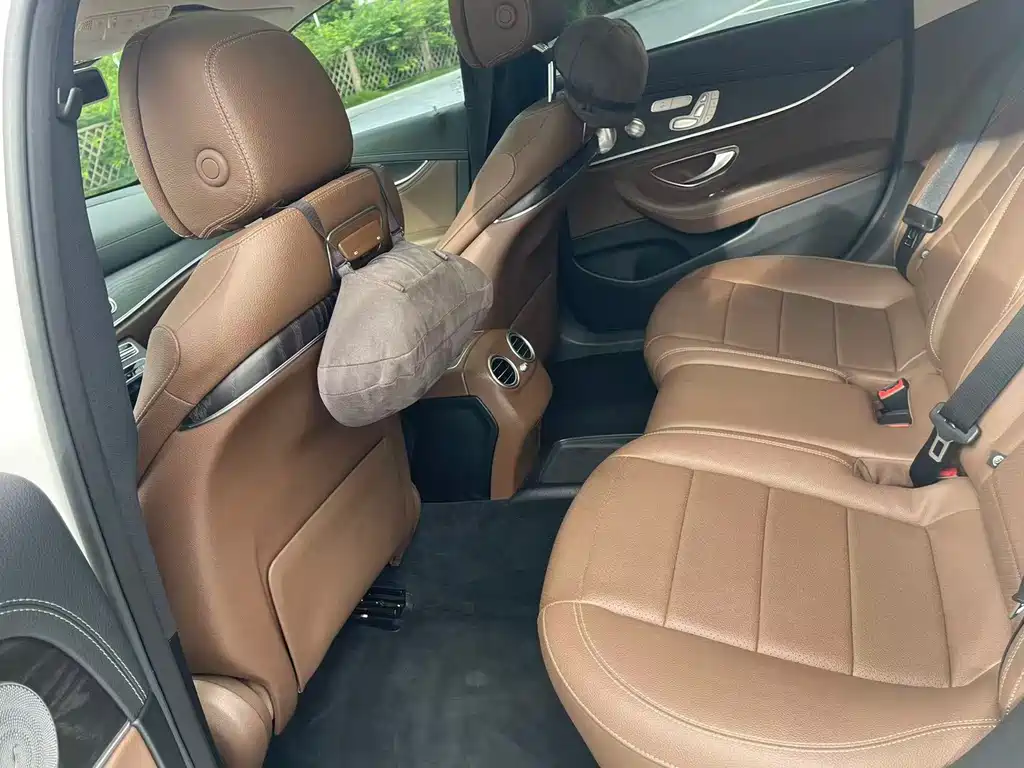 Mercedes-Benz E-Class — миниатюра 6
