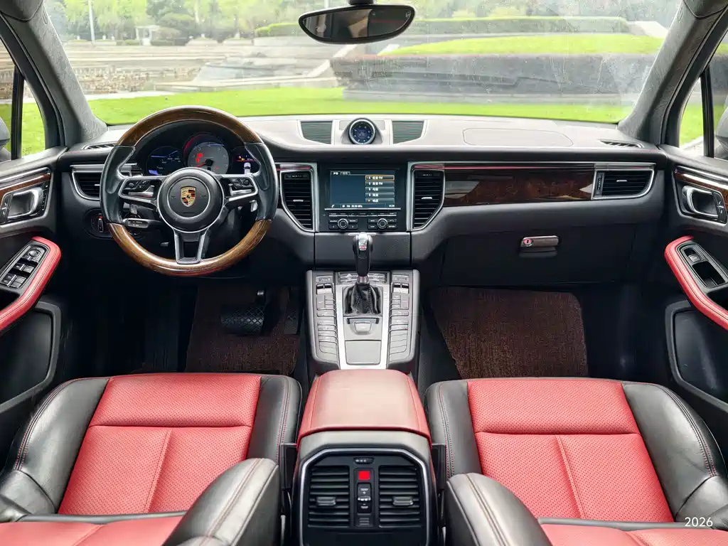 Porsche Macan — миниатюра 7