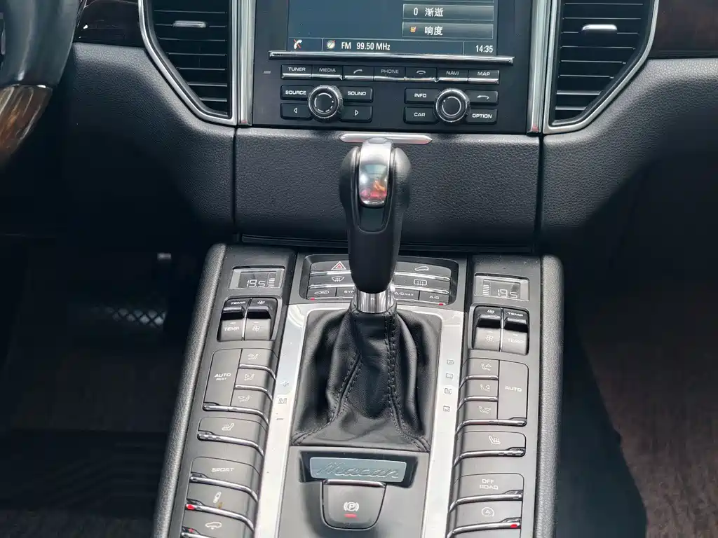 Porsche Macan — миниатюра 9