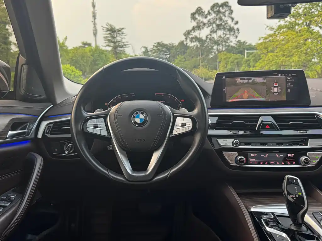 BMW 5 Series — миниатюра 12